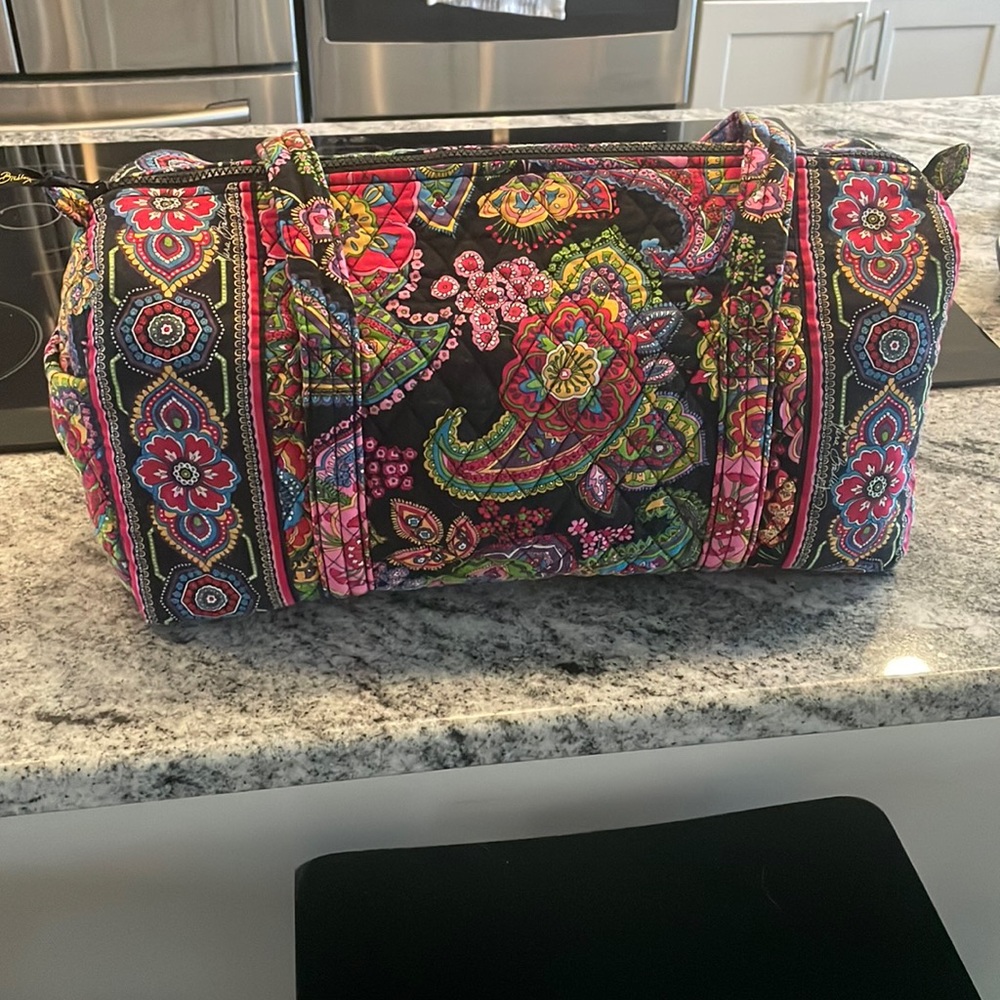 Vera Bradley quilted duffle bag 🌻🦋